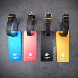Gepersonaliseerde metalen minigolftastag - aluminium - aangepaste lasergegraveerde tekst of logo. Bagagelabel voor bruiloft. Hockeyspeler cadeau. Schooltas.