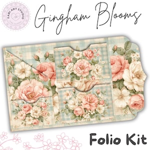 Puede incluir: Un kit de folio de papel con un patrón de cuadros vichy azul claro y blanco decorado con ilustraciones de rosas rosas y blancas. El kit incluye múltiples bolsillos y ranuras para almacenamiento, con el texto Gingham Blooms y Folio Kit visible.