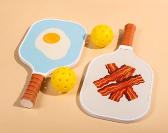 Hanna Roberts 2er Set Fun Pickleball Fiberglas Paddle mit Balls (Egg & Bacon)