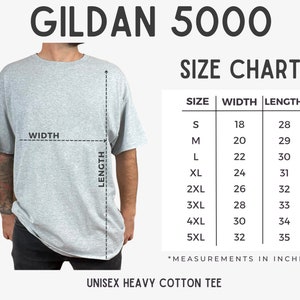 Może przedstawiać: Tabela rozmiar&oacute;w dla unisexowych koszulek z ciężkiego bawełnianego materiału Gildan 5000. Tabela pokazuje rozmiary od S do 5XL z odpowiadającymi im szerokością i długością w calach.