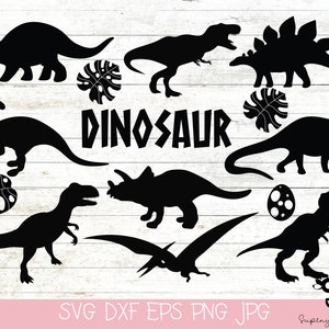 Pode incluir: Silhuetas pretas recortadas de vários dinossauros, incluindo um T-Rex, um Triceratops, um Stegosaurus e um Pterodactyl. A palavra "DINOSSAURO" está escrita em letras negritas e em bloco. As silhuetas estão sobre um fundo de madeira branca.