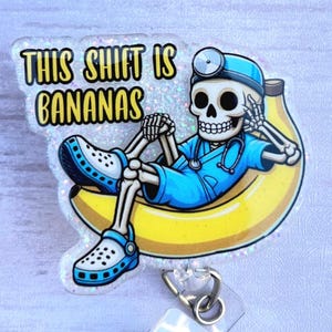 Badge bobine This shift is bananes porte-carte d'identité rétractable infirmière soins de santé bobine clip travailleur médical drôle personnalisé humour noir mignon