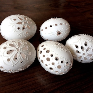Set 5 Uova di Pasqua Bianche con Madeira