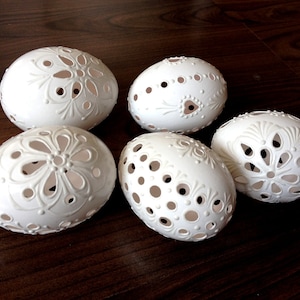 Set 5 White Easter Eggs with Madeira