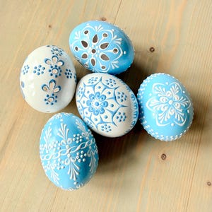 Set 5 Blau Weiße Ostereier mit Madeira