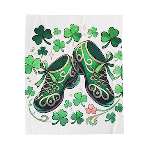 Irish Dance Velveteen Plush Blanket - Shamrock Celtic Knot St. Patrick&#39;s Day Throw, Gift for Dancer, Cozy Home Decor, Soft Fleece Blanket