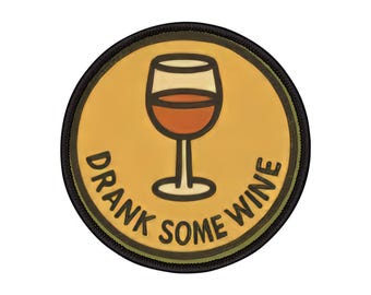 Può includere: Toppa rotonda con grafica di calice da vino marrone e bianco su sfondo giallo. Il testo "DRANK SOME WINE" è in bianco, che circonda il calice. La toppa ha un bordo nero.