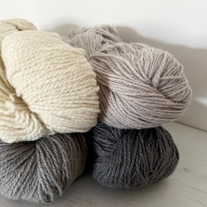 Lana di pecora naturale / Filato di lana / Fili di lana / Lana di pecora pura / Filo per maglieria / Filato per maglieria per lavorare a maglia, uncinetto, tessitura, infeltrimento