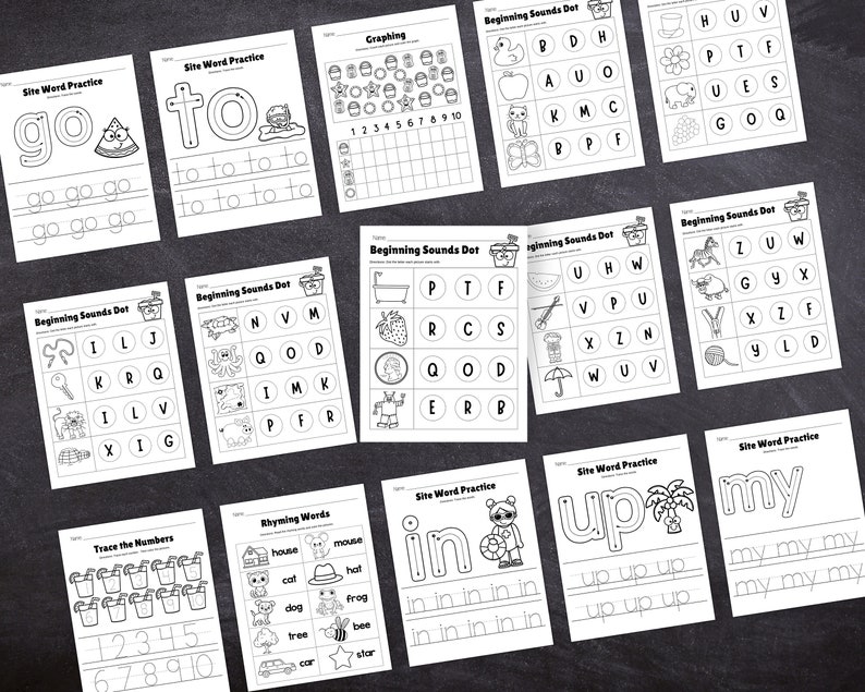 K&ouml;nnte beinhalten: Schwarz-wei&szlig;e druckbare Arbeitsbl&auml;tter f&uuml;r Kinder, um das Schreiben von Buchstaben, Zahlen und Sehw&ouml;rtern zu &uuml;ben. Die Arbeitsbl&auml;tter beinhalten Aktivit&auml;ten wie das Nachzeichnen der Buchstaben des Alphabets, das Nachzeichnen der Zahlen 1-10 und das Schreiben der Sehw&ouml;rter "go", "to", "in", "up" und "my".