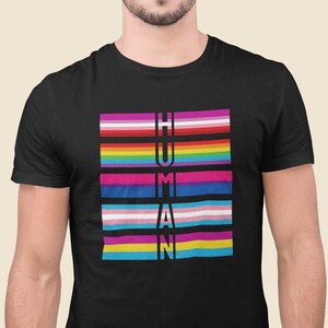 プライドフラッグ ヒューマンシャツ：LGBTQIA+ プライドグラフィックTシャツ