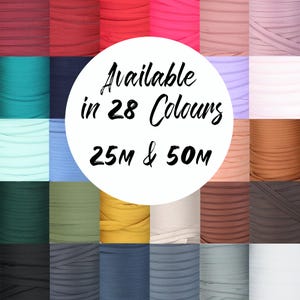 Könnte beinhalten: Eine Collage aus 28 verschiedenen Farben von Reißverschlussband, erhältlich in Längen von 25 m und 50 m. Das Reißverschlussband ist in einem Raster angeordnet.