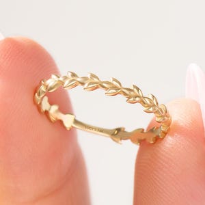 14k Solid Gold Floral Wedding Band, Dainty Vine Leaf Ring for Women, Nature-Inspired Stackable Jewelry, Real Gold Gift for Mom or Bride