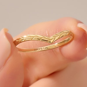 14k Solid Gold Curved Wedding Band V Ring Textured Chevron Stacking Ring Dainty Solid Gold Band for Women Handmade Nesting Ring for Her