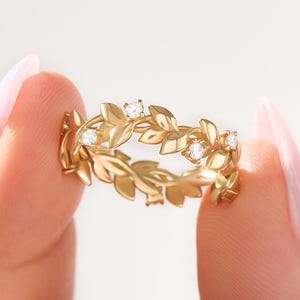 Diamond Ivy Leaf Ring 14k Solid Gold Botanical Wedding Band Women’s Dainty Floral Nature Inspired Thick Band Leafy Diamond Ring