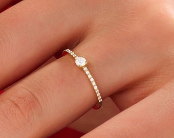 Diamant Solitar Ring, 14k Gold Minimalistischer Verlobungsring, Massiver Gold Winziger Diamant Ring, Zierlicher Halb Eternity Ring, Einfacher Verlobungsring