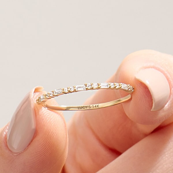 Anillo de boda baguette de diamantes, banda de eternidad minimalista de oro sólido para mujeres, anillo apilable fino de oro real de 14 k, anillo nupcial de diamantes delicados