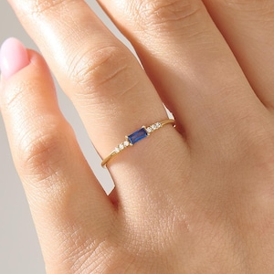 Sapphire Ring, 14K Solid Gold Baguette Blue Sapphire Ring, Sapphire Engagement Ring, Delicate Gemstone Anniversary Band, Saphir Ring