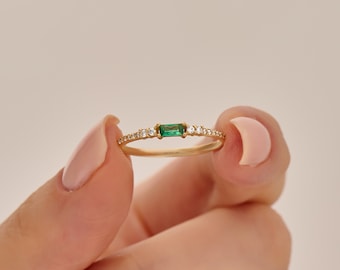 14k Gold Baguette Emerald Ring, Solid Gold Emerald Stacking Ring, Green Gemstone Ring with Pave Diamond, Minimalist May Birthstone Ring