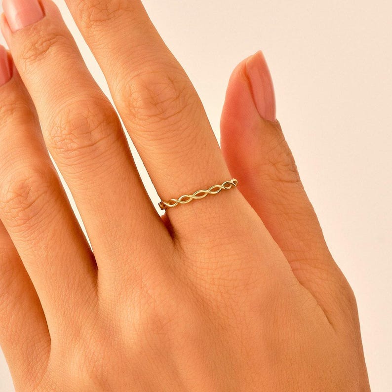 10K Gold Ring, Solid 10K Gold Twist Ring, Dainty Twist Stacking Band for Women, 10K Rope Ring, Gold Twist Band imagen 4
