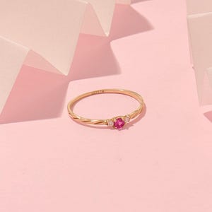 Ruby Ring, 14K Solid Gold Twisted Ruby Ring for Women, Dainty Pink Gemstone Band, Small July Birthstone Ring, Thin Stacker imagem 11