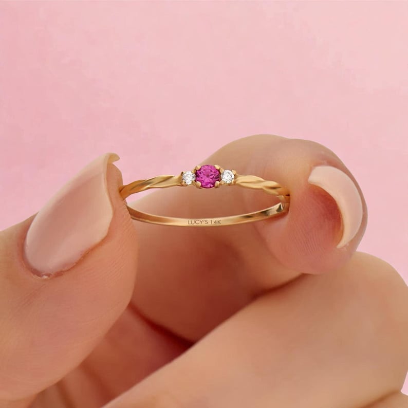 Ruby Ring, 14K Solid Gold Twisted Ruby Ring for Women, Dainty Pink Gemstone Band, Small July Birthstone Ring, Thin Stacker imagem 3