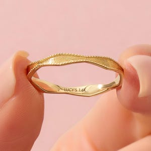 Teksturowana obrączka ślubna, obrączka ślubna z litego złota 14k dla kobiet, unikatowy minimalistyczny pierścionek z linii Milgrain, delikatny, smukły element wzmacniający, ręcznie robiony