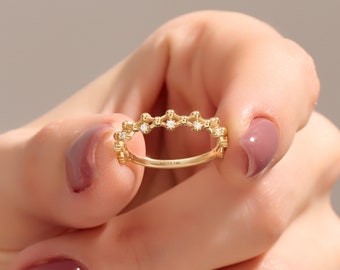 Einzigartiger Ring mit echten Diamantperlen, Stapelring aus 14 Karat massivem Gold, zierlicher Ehering, gepunkteter Ehering für Frauen, handgefertigte Schmuckgeschenke