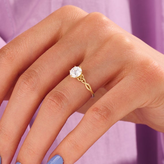 2 carat vintage on sale engagement ring