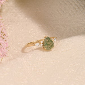 Impresionante anillo de compromiso de ágata de musgo de pera, anillo de promesa vintage de oro macizo, anillo de aniversario verde acuático de 14 kt, anillo de solitario de cristal para mujer imagen 4