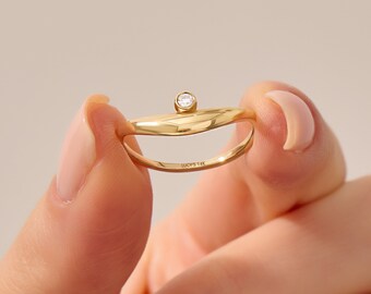 Diamant Schmelz geschwungener Solitär Ring | 14kt Gold Stapelring Frau | Zierlich geformter kleiner Solitärring | Einzigartiges Design Stapelbarer Goldring