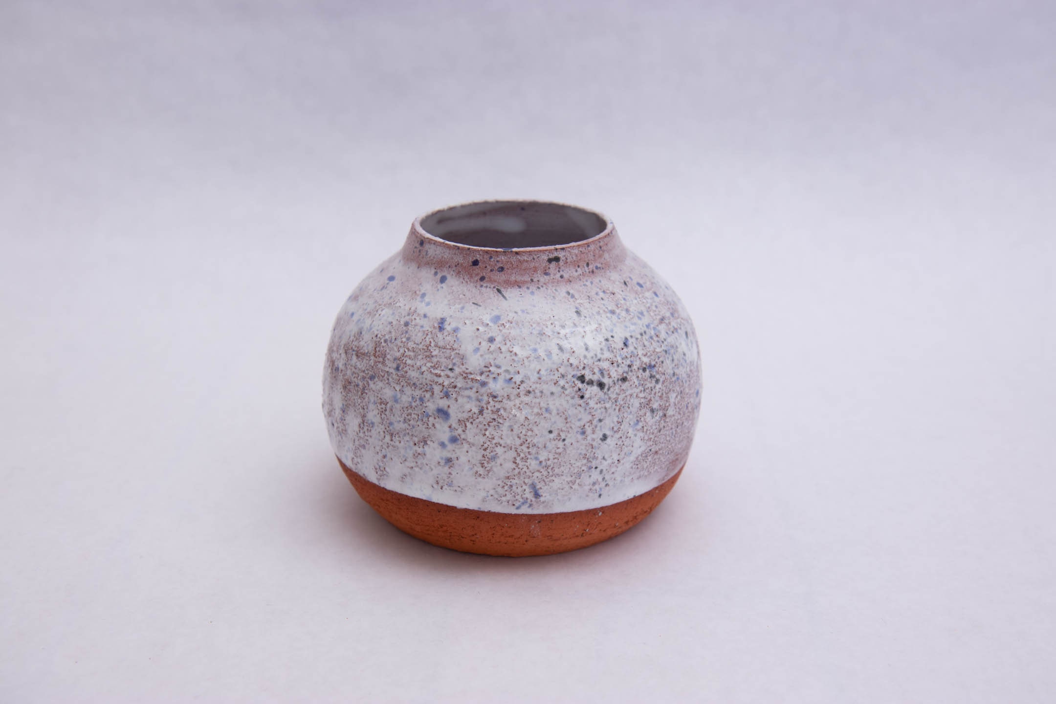 Ceramic Vase/En Céramique