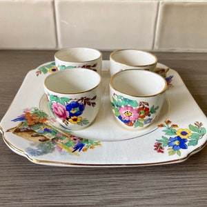 Juego de hueveras pintadas a mano