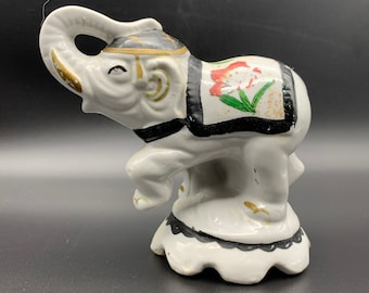 Petite statue d’éléphant en porcelaine colorée