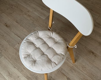 Round linen chair cushion with ties/ Quilted linen chair cushions / White seat cushion with ties/ Round cushions / Flax chair pads