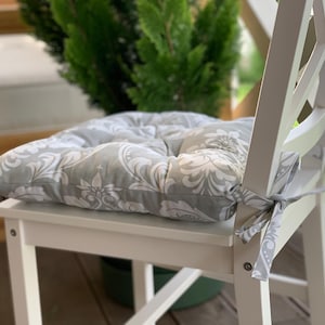 Gesteppte Stuhlkissen / Sitzkissen mit Monogrammen / Stuhlkissen mit Bändern / Quadratisches Kissen mit Bändern / Outdoor-Stuhlkissen / Blumenkissen