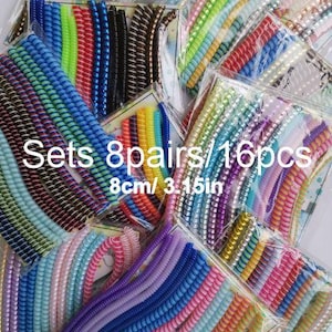 Puede incluir: Un conjunto de 16 organizadores de cable de teléfono enrollados de colores vivos. Los cables miden 8 cm/3,15 pulgadas de largo y están disponibles en una variedad de colores, incluidos el rosa, el azul, el verde y el morado. Los cables están empaquetados en bolsas de plástico transparentes.