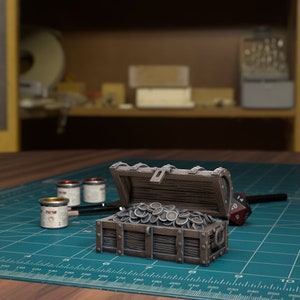 Treasure Chest | Filled with gold coins | Miniature | DnD | Fantasy | Resin | 28mm