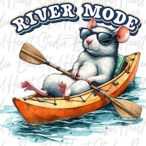 Puede incluir: Ilustración en acuarela de una rata blanca con gafas de sol, relajándose en un kayak naranja con una paleta de madera. El texto "RIVER MODE" está encima de la rata. La imagen está sobre un fondo de acuarela.