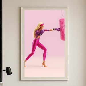 Arte murale "Ragazza che fa boxe rosa" - Poster di fitness e moda Y2K, stampa di empowerment retrò, decorazione per palestra in stile editoriale, estetica della forza femminile