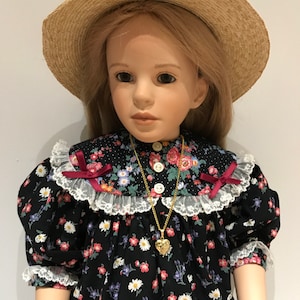 Waltershausen doll by Vera Scholz / 1000 copies. Certificate