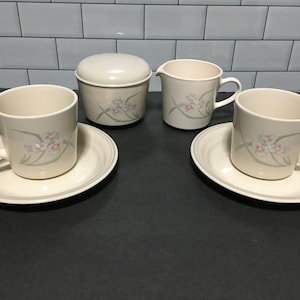 Vintage Corning Spring Pond set w/ mugs, saucers, creamer, and sugar bowl