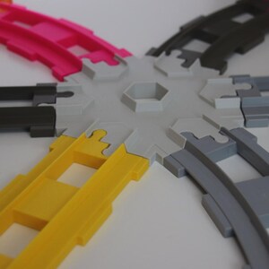Hex intersection for railways (e.g. compatible with Lego Duplo) image 3