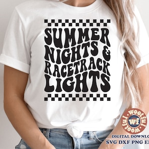 Summer Nights & Racetrack Lights svg, Rennleben svg, Racing Vibes, Racing Fan svg, Wellenförmige Buchstaben svg, svg Dxf Eps Ai Png Silhouette Cricut