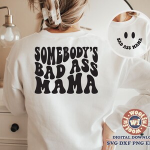 Alguien es malo mamá svg, mamá svg, mamá svg, letras onduladas svg, madre svg, día de la madre svg, Svg Dxf Eps Ai Png silueta Cricut