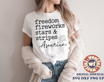 Puede incluir: Una camiseta blanca con el texto "freedom fireworks stars & stripes America" y un pequeño gráfico de fuegos artificiales.