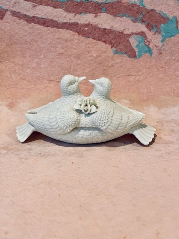 Lovely Vintage Porcelain Love Doves Large Trinket… - image 1