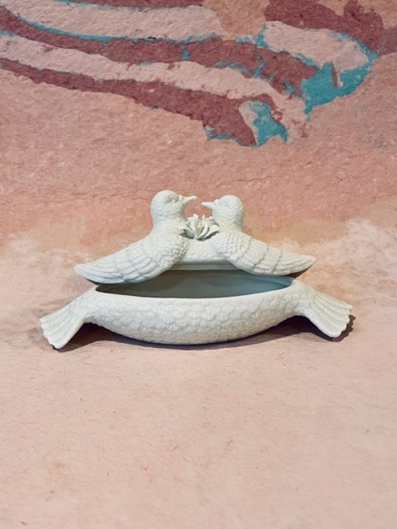 Lovely Vintage Porcelain Love Doves Large Trinket… - image 7