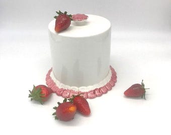 Lucious Glazed Ceramic Cake Dome