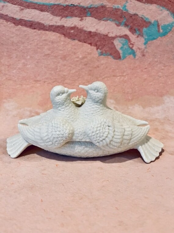 Lovely Vintage Porcelain Love Doves Large Trinket… - image 4