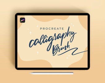 Puede incluir: Una ilustración digital de una pantalla de tableta que muestra el texto "Procreate Calligraphy Brush" en una fuente estilizada. El fondo es de color naranja claro con estrellas blancas y formas abstractas.